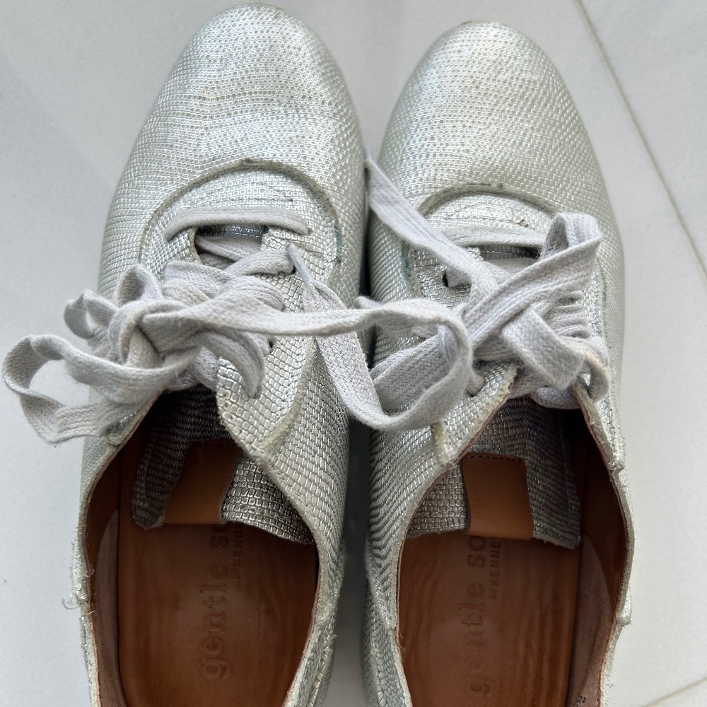 Kenneth Cole Gentle Soul Sneakers- Metalic Silver 8-5
